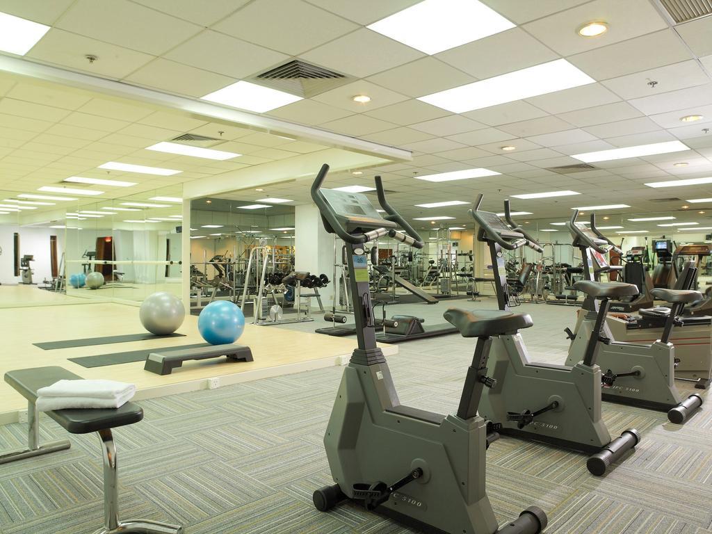 Hotel Istana Kuala Lumpur City Centre 設備 写真 A gym at a hotel